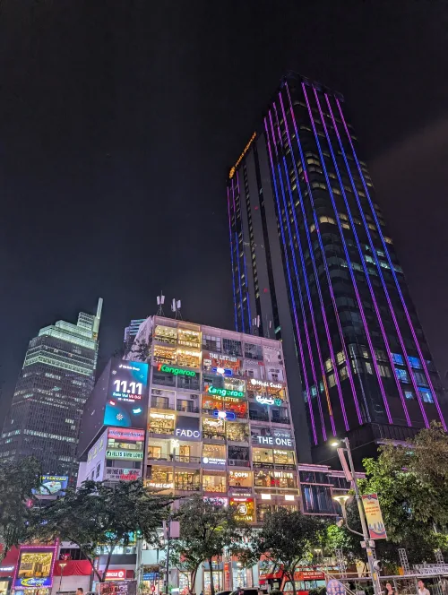 vn saigon night 3 vyjccm - Hallo Vietnam!
