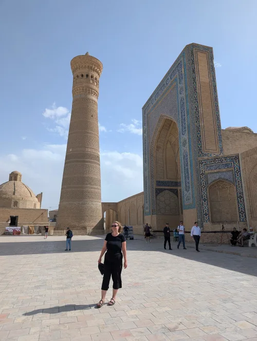 uz bukhara kalan minaret anna l8fhmb - Wo das Meer Verschwand