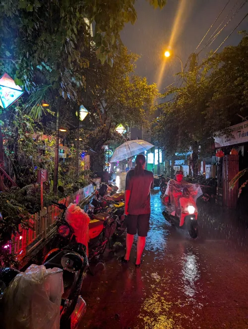 vn hue rain 1 wyqxsl - Höhen und Tiefen