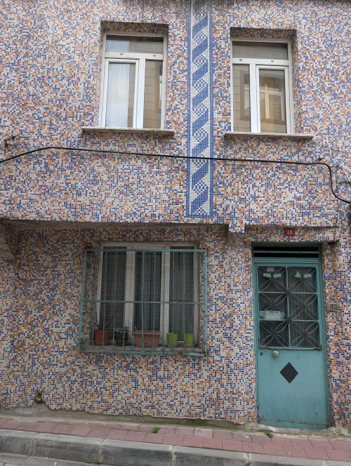 istanbul old building 2 w74cen - Hallo Istanbul!