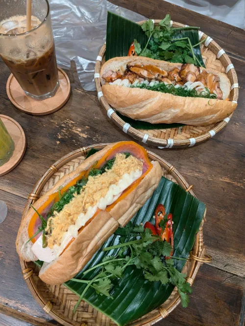vn saigon food banhmi cmkz3g - Hallo Vietnam!