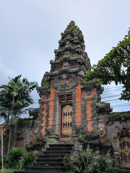 bali ubud street gate 1 r3bih1 - Hallo Bali!
