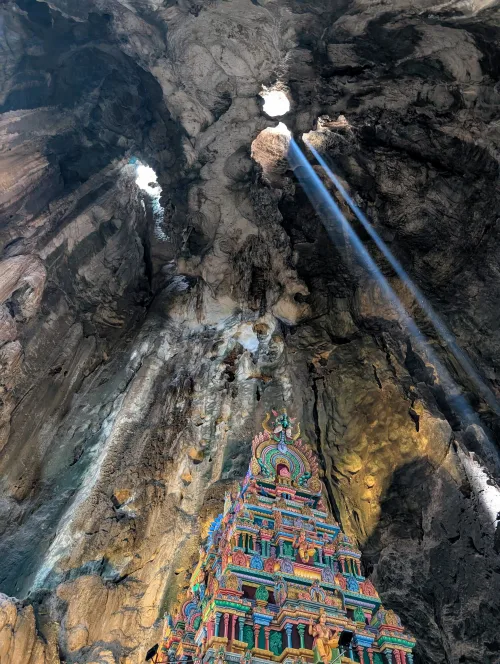kl batu caves inside b8sgvk - Hallo Kuala Lumpur!