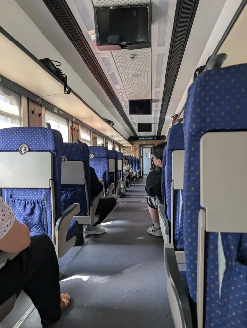 uz tashkent inside train jjfq9z - Hallo Usbekistan!