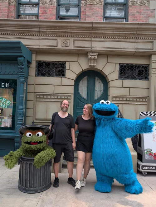 sg universal sesamestreet anna chris llqbuf - Hallo Singapur!
