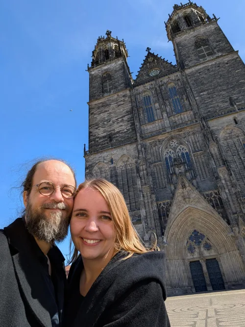 de magdeburg dom front selfie xp5jlf - Urlaub vom Reisen