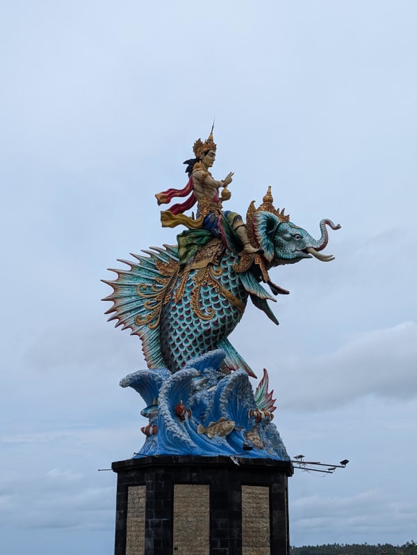 04_bali_statue_water_zbpcxh