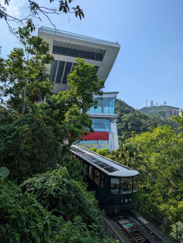 07_hk_peak_tram_4_edje5d
