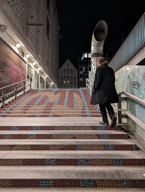 19_stuttgart_treppen_3_r6mfvv