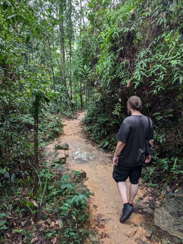 24_kohchang_waterfall_path_1_kanw2i
