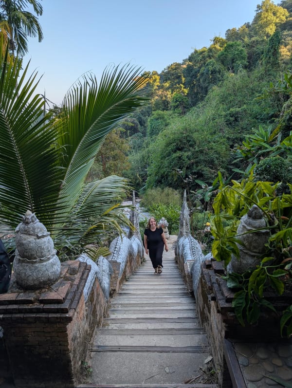 26_chiangmai_stairs_anna_1_vjghlt