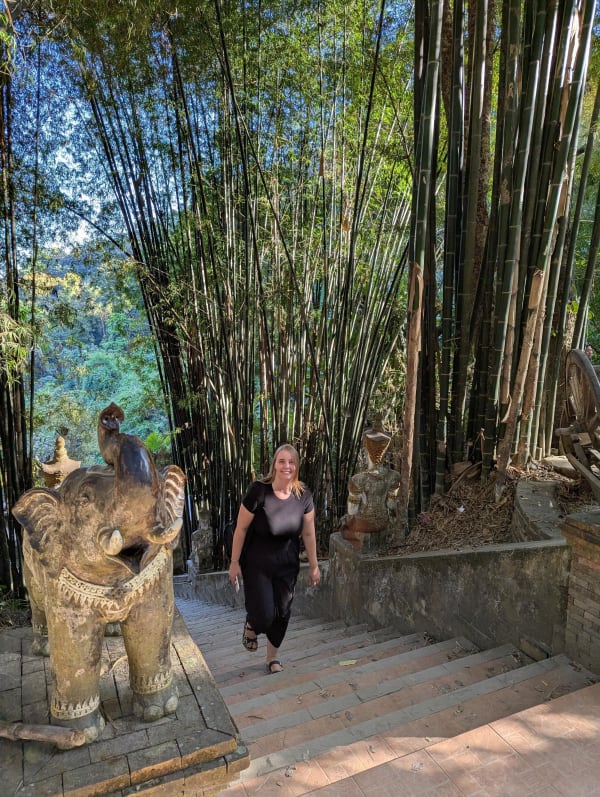 28_chiangmai_stairs_anna_2_jl7wjg