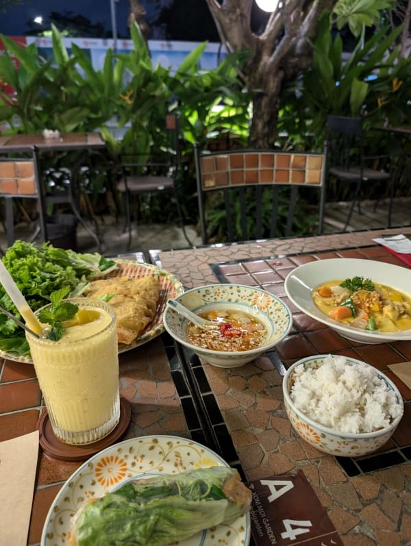 31_vn_danang_food_1_jrc9ws