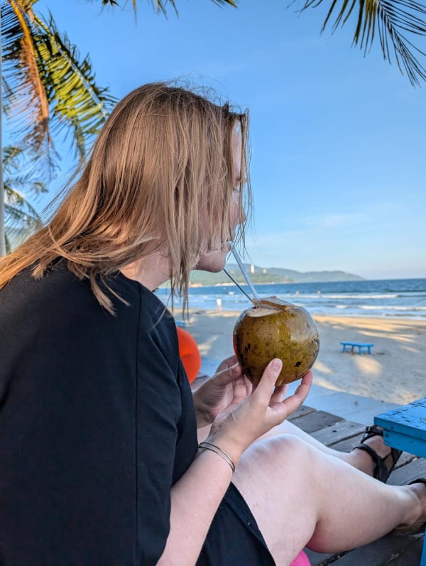 44_vn_danang_beach_cafe_3_clfu9u