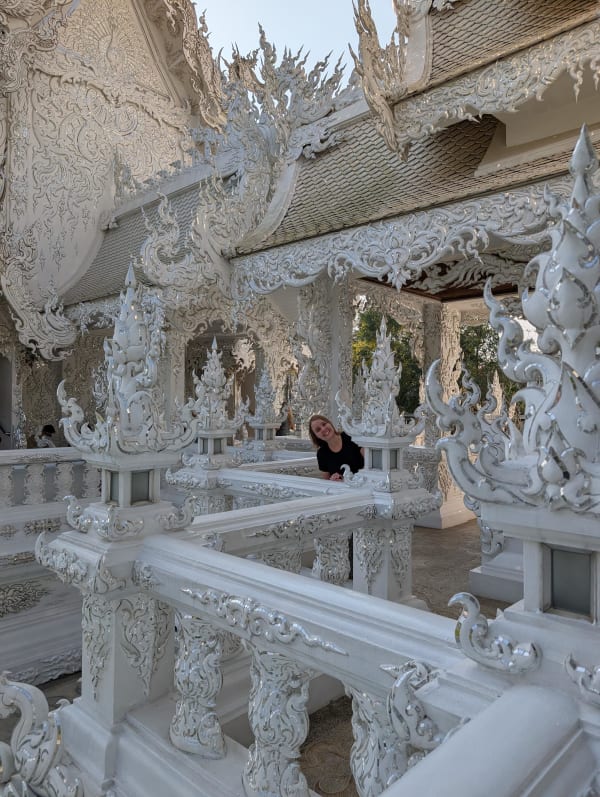 55_chiangrai_white_temple_anna_3_ygng5b
