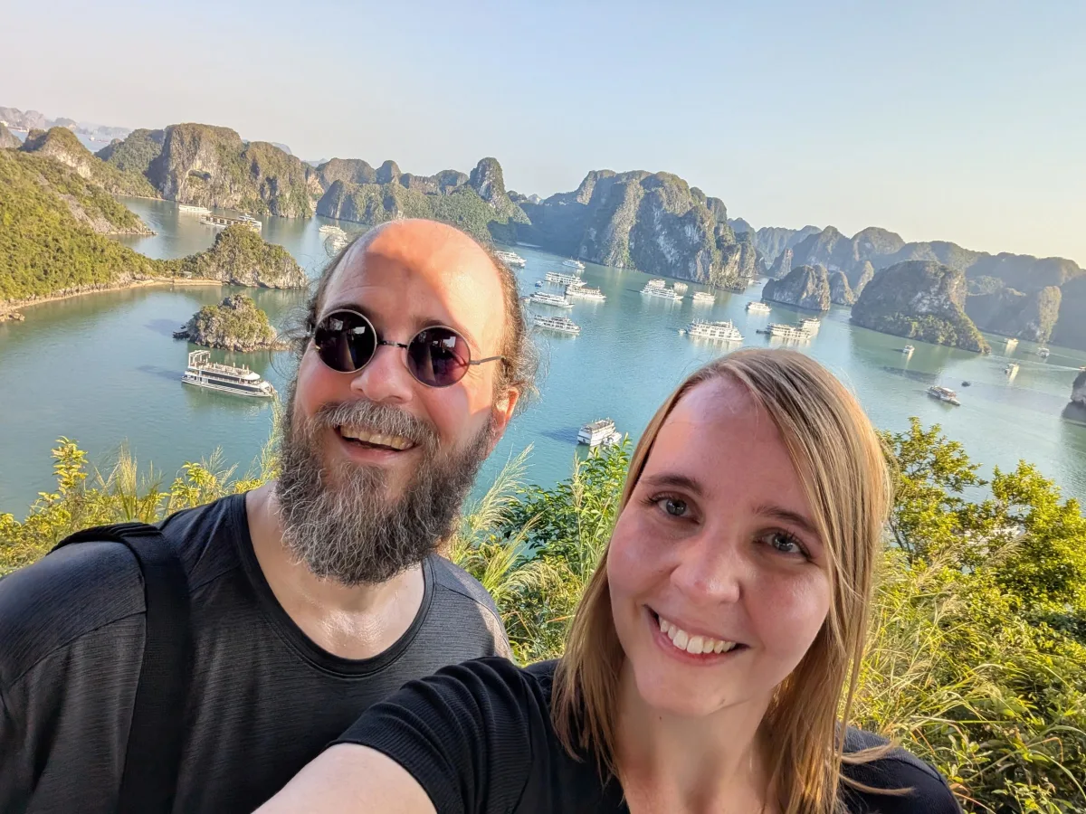 vn halong selfie 2 rxquxi - Hallo Halong Bay!