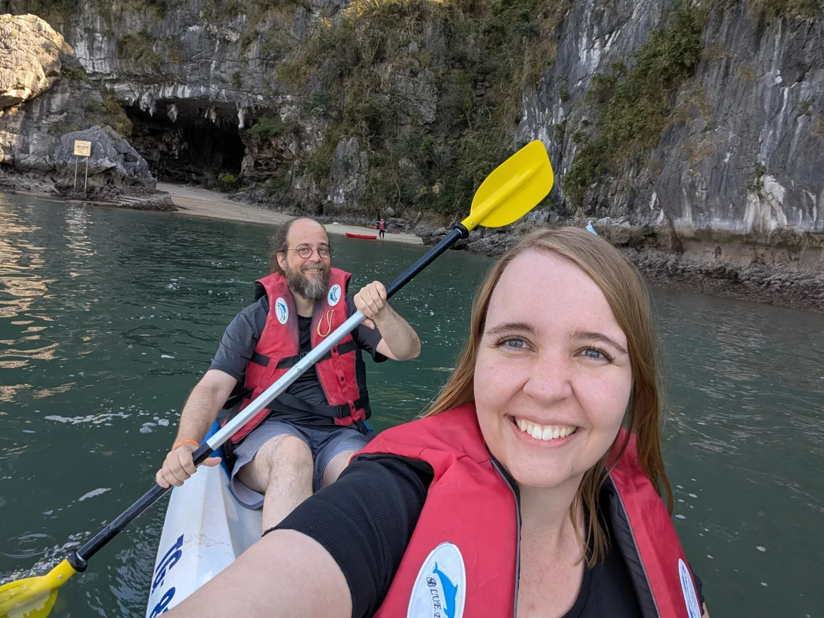 12_vn_halong_kayak_selfie_1_p1dhts - Hallo Halong Bay!