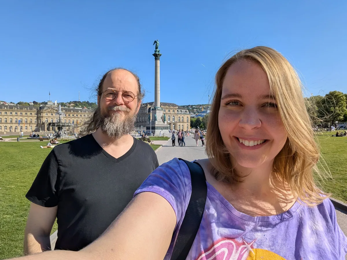 de stuttgart schlossplatz selfie sunny qroqp4 - Urlaub vom Reisen