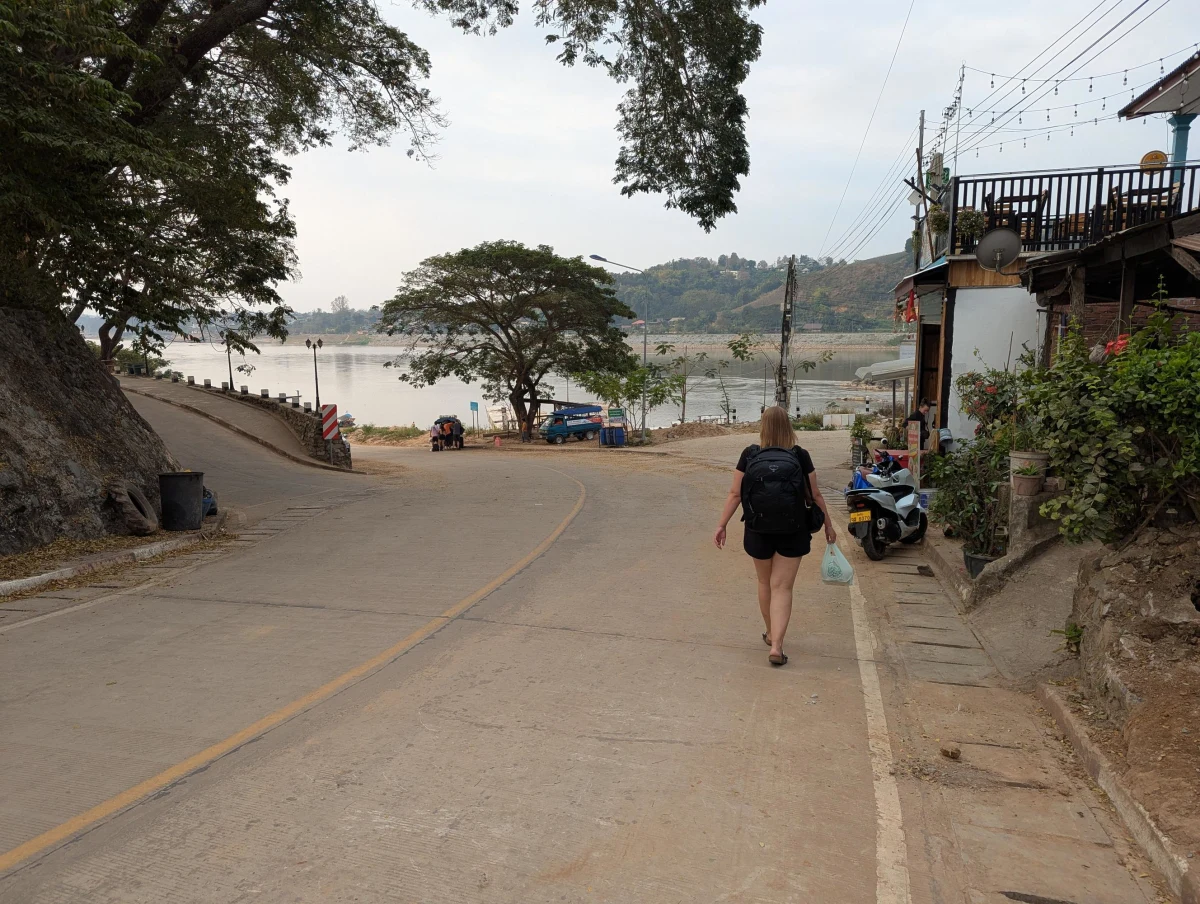 laos walk anna p6nqcg - Hallo Laos!