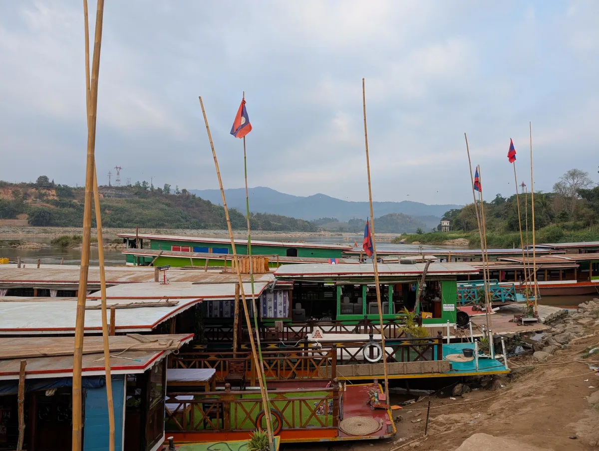 13_laos_boats_1_cmw2vz - Hallo Laos!