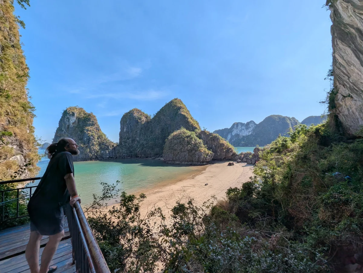 vn halong beach chris psw409 - Hallo Halong Bay!