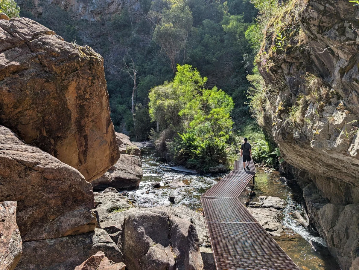 25_grampians_mackenziefalls_walking_1_suz30h - Roadtrip!