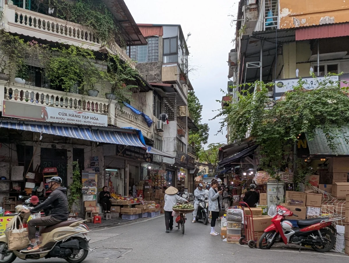vn hanoi street 2 bwgcrs - Höhen und Tiefen