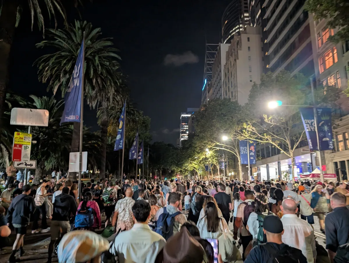 sydney nye walk home lswzkg - Hallo 2025!