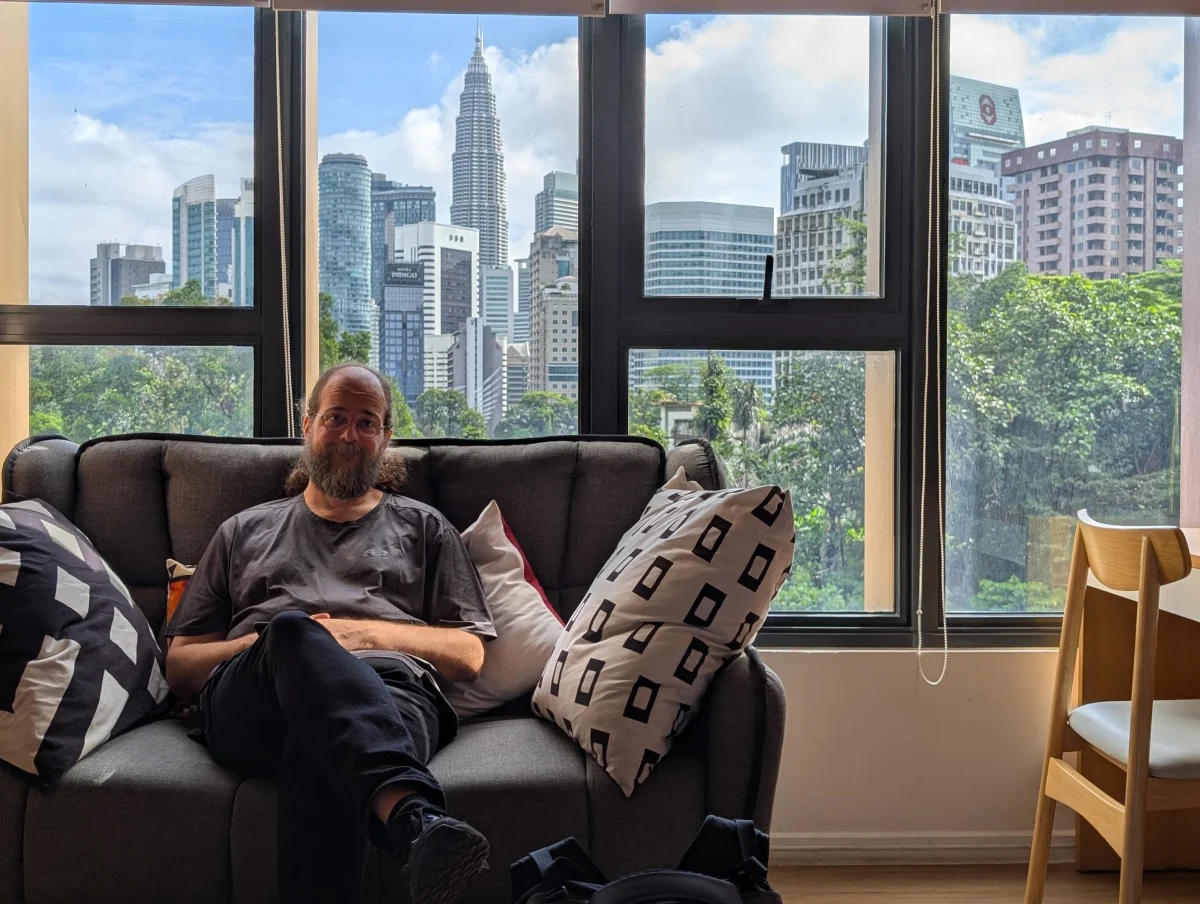 chris sofa - Hallo Kuala Lumpur!