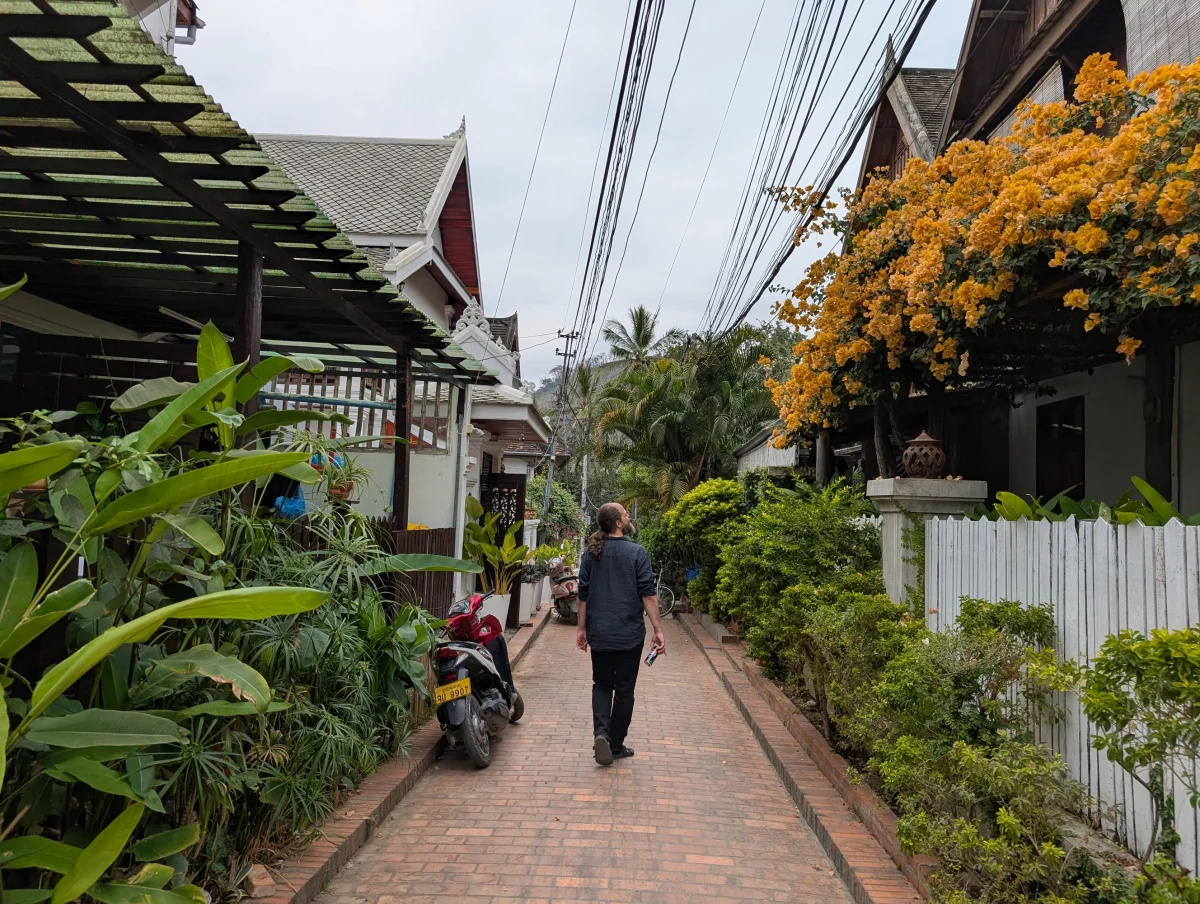 laos lp chris street 2 xhtzg4 - Hallo Laos!