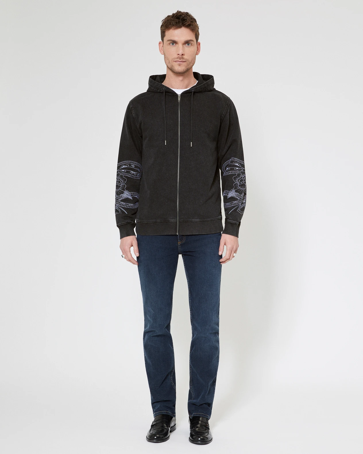 SWEAT ZIPPE BRODERIES ROSES SUR MANCHES