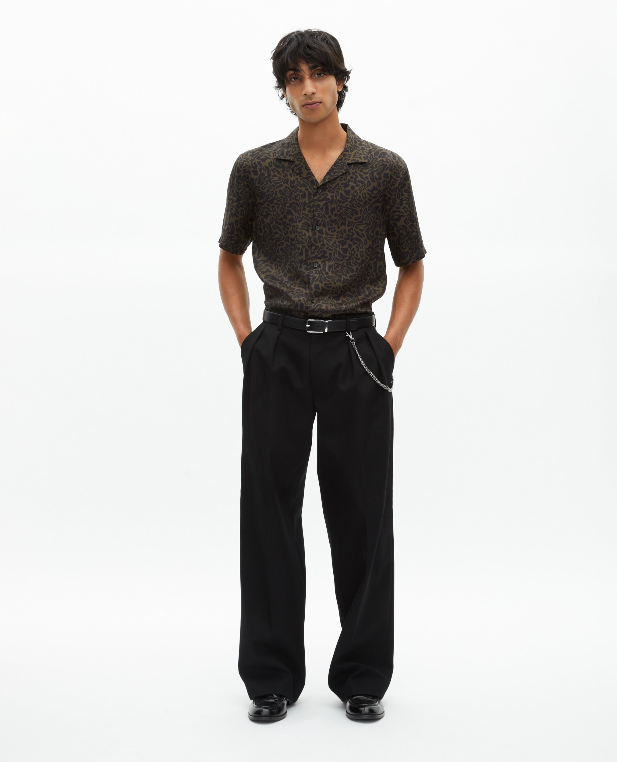 SHORT-SLEEVED KHAKI LEOPARD PRINT SHIRT