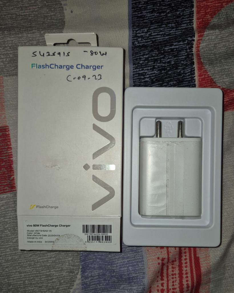 VIVO original 80W Flashcharging adapter view 1