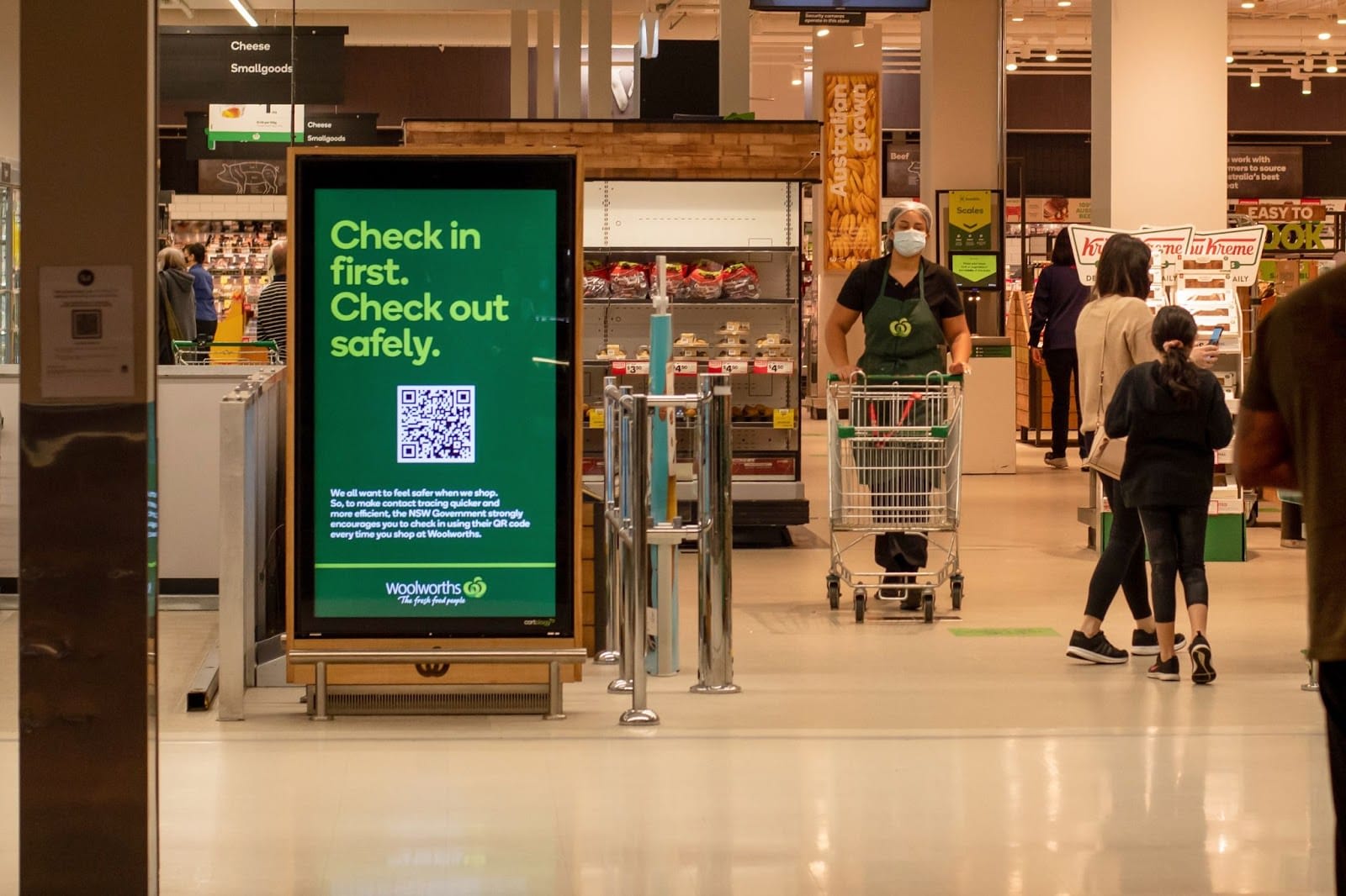 https://www.resonai.com/hubfs/Google%20Drive%20Integration/4%20Digital%20Signage%20Industry%20Trends%20Store%20Planners%20Need%20to%20Know.jpeg