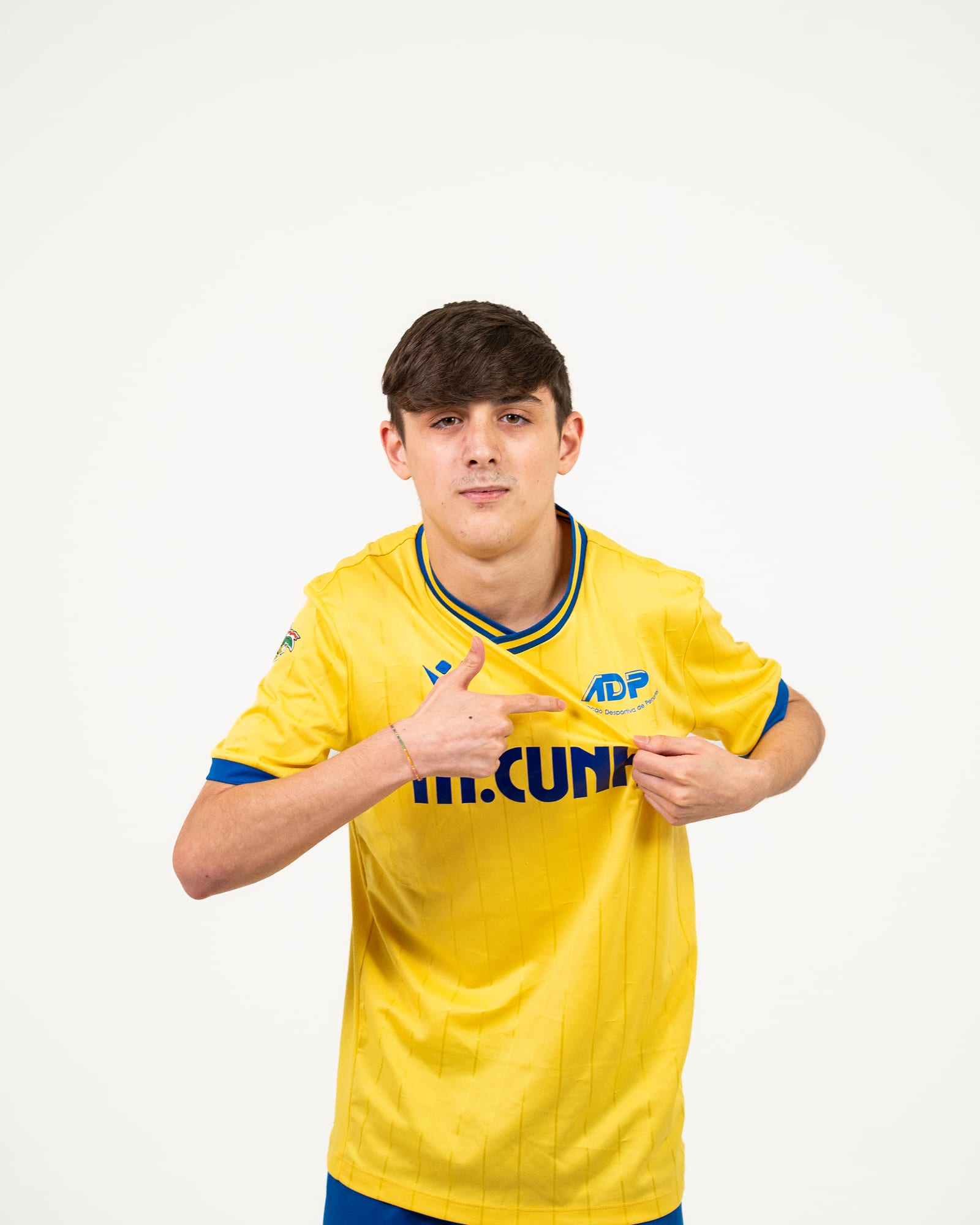 Retrato em estúdio de atleta da AD Penafiel