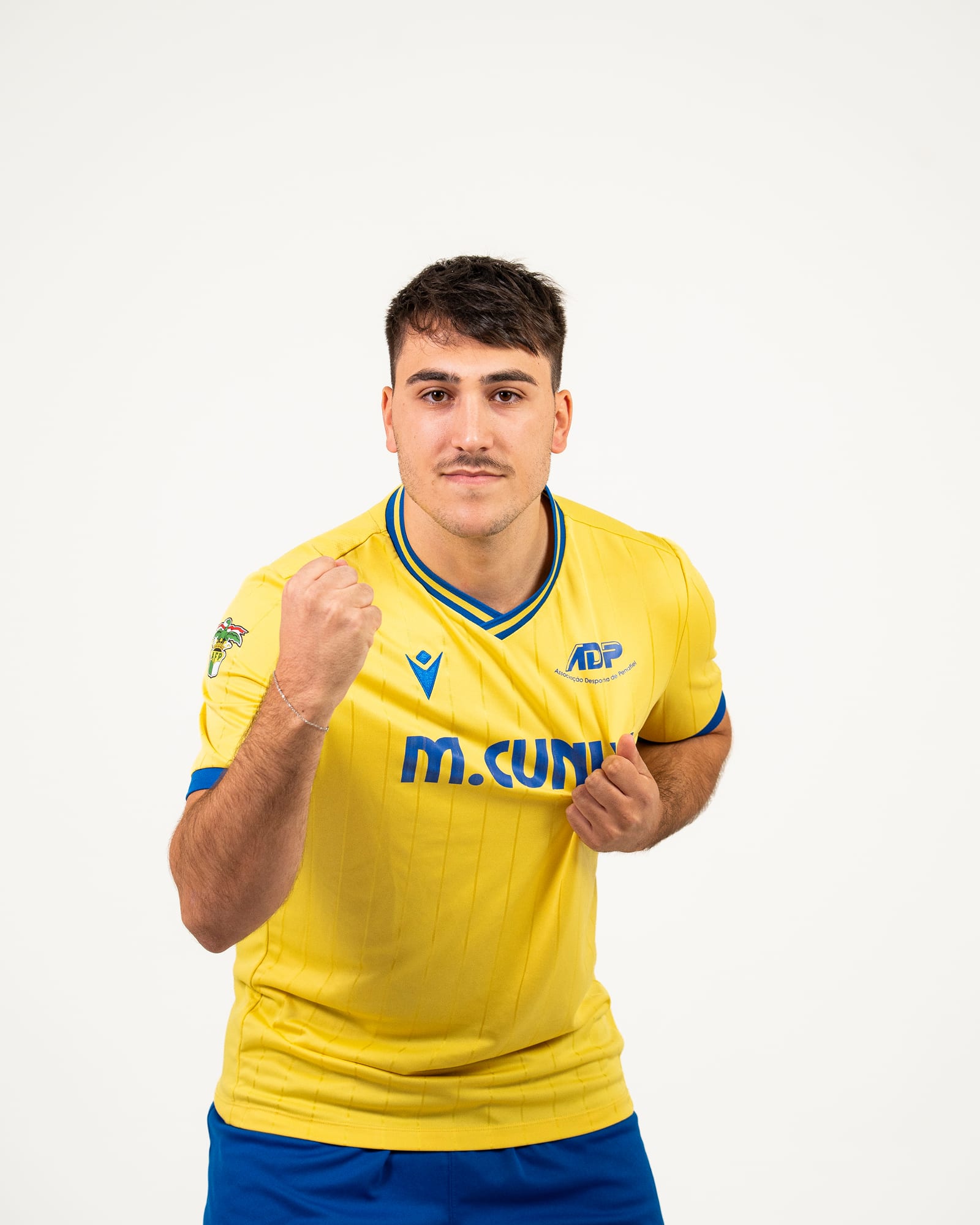 Retrato em estúdio de atleta da AD Penafiel