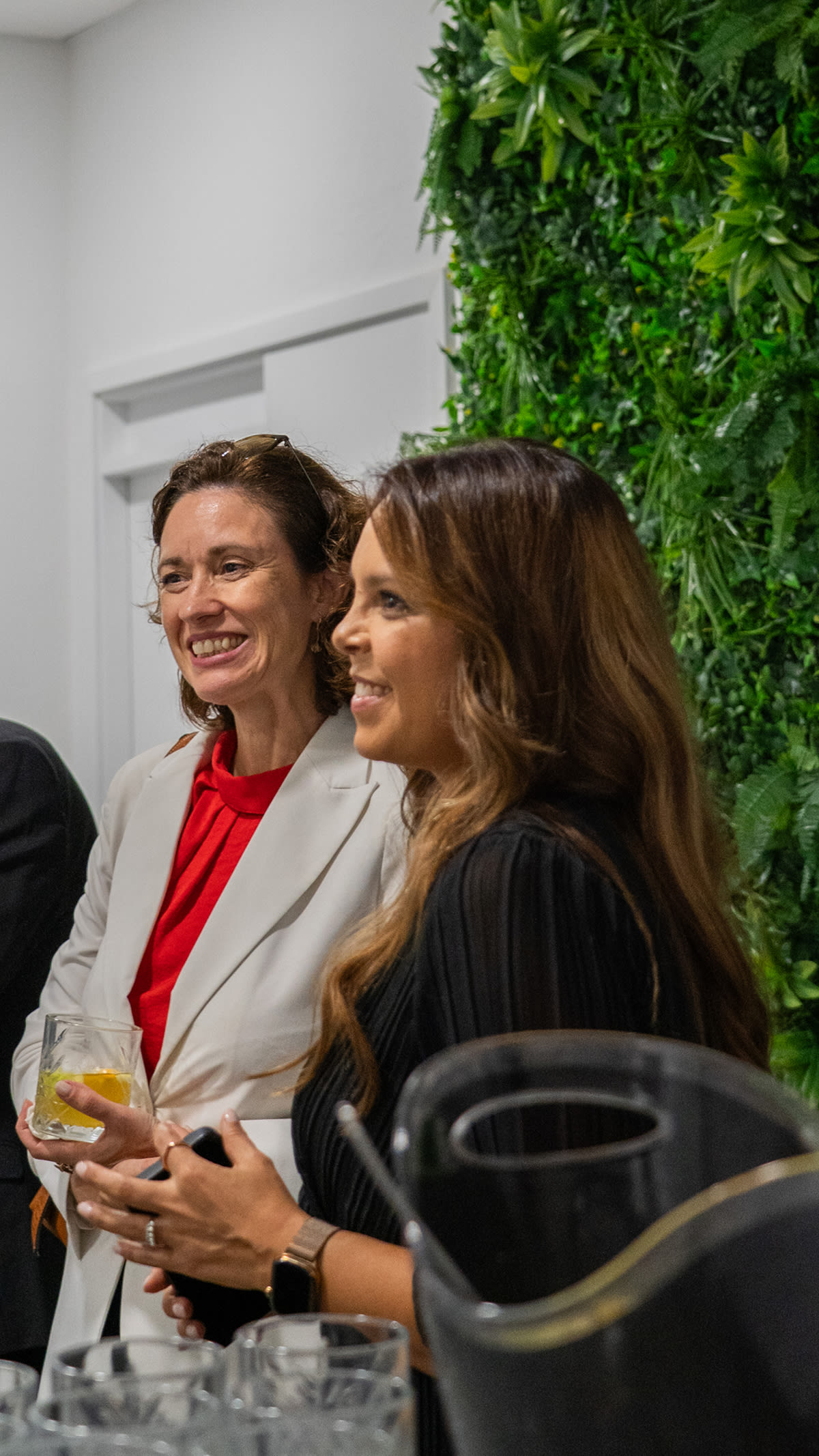 Fotografia da inauguração e equipa da DS Intermediários de Crédito