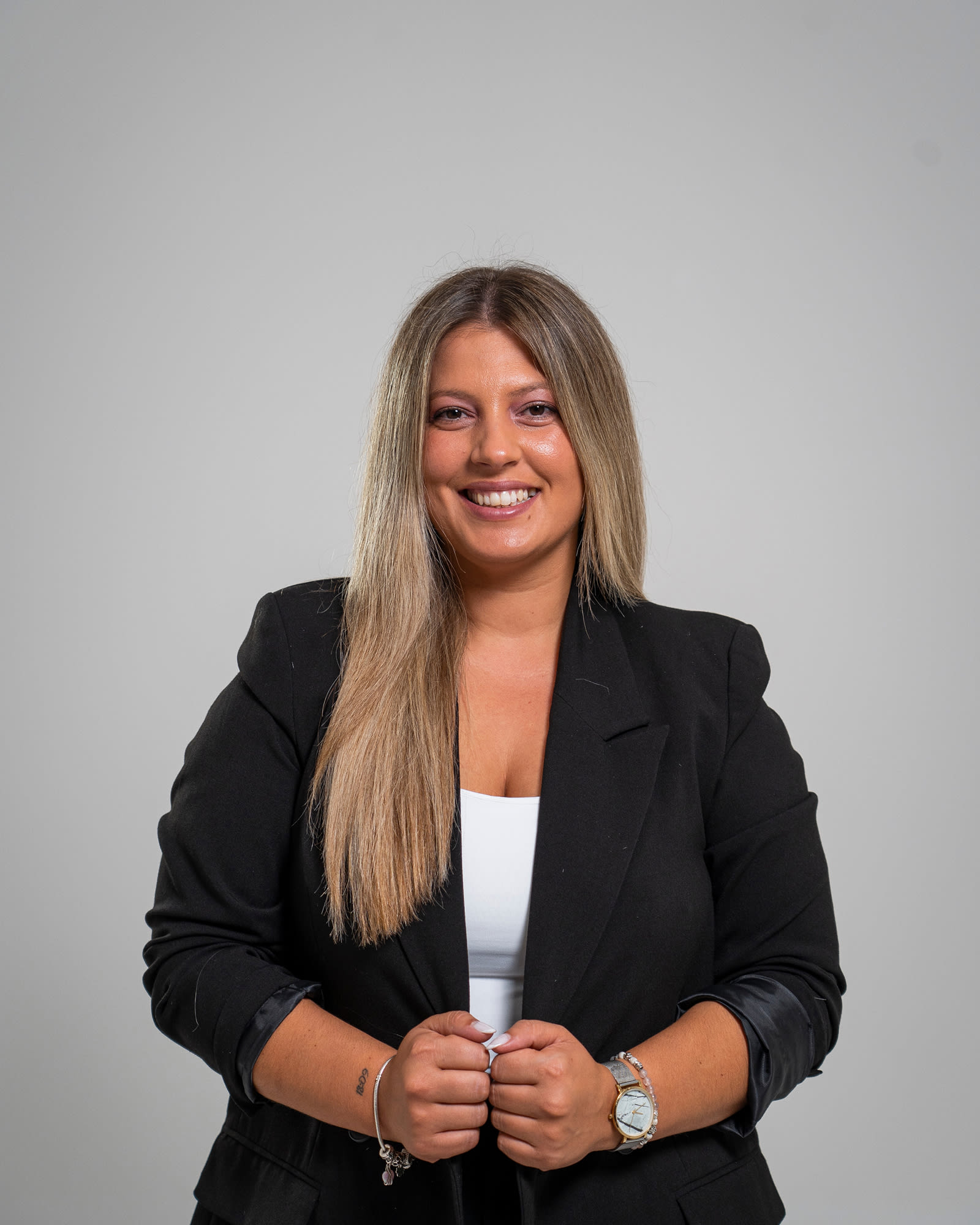 Retrato profissional em estúdio de colaborador da DS Intermediários de Crédito