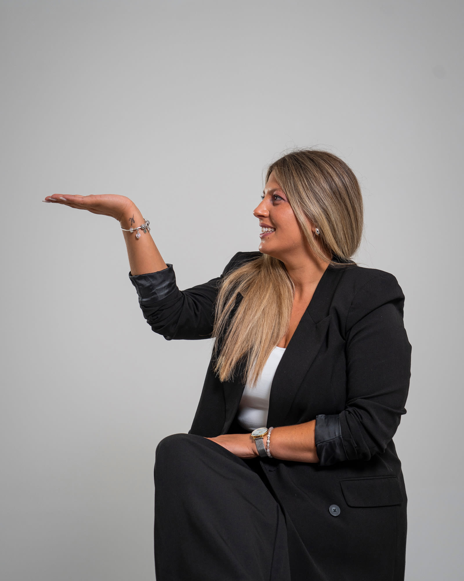 Retrato profissional em estúdio de colaborador da DS Intermediários de Crédito
