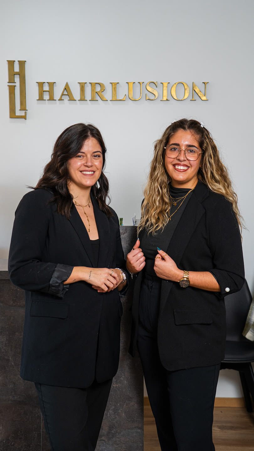 Equipa de profissionais da Hairlusion em ambiente de trabalho