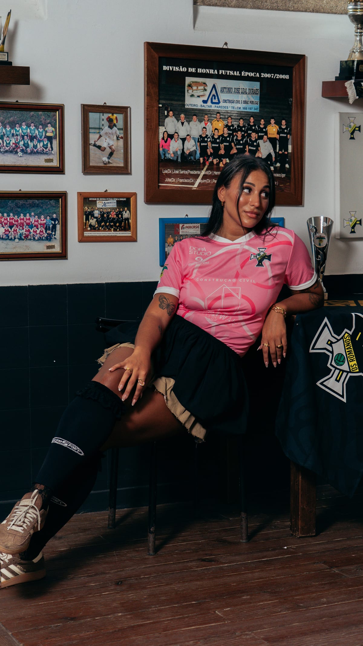 Fotografia editorial da nova coleção de equipamentos d'Os Romanos