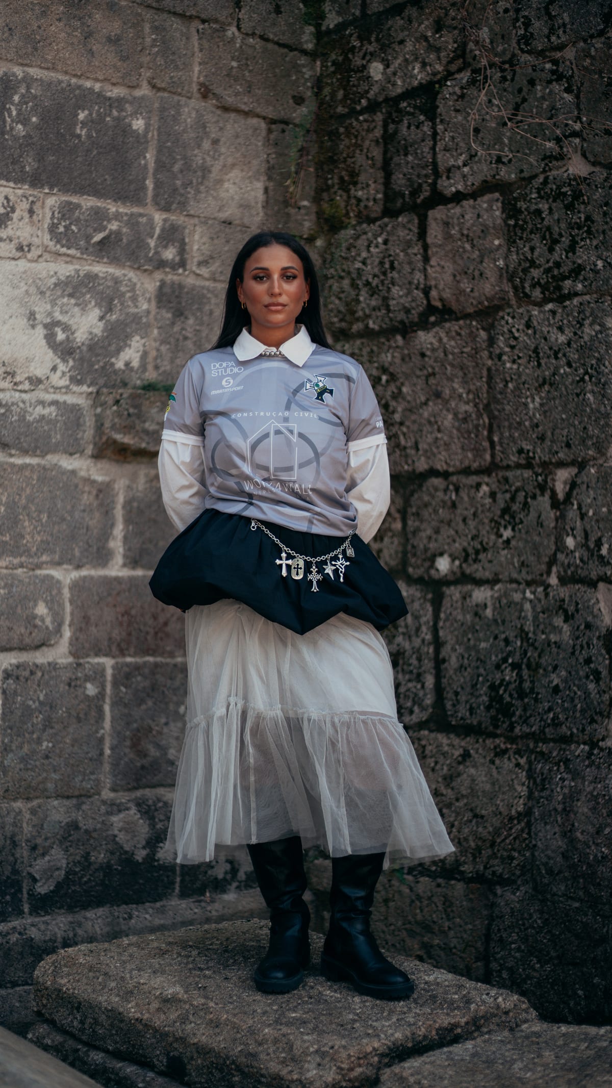 Fotografia editorial da nova coleção de equipamentos d'Os Romanos