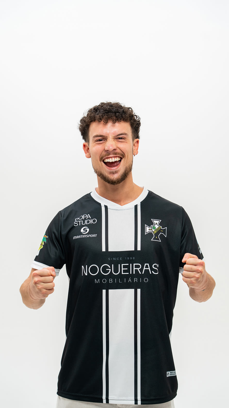 Retrato profissional em estúdio de jogador d'Os Romanos