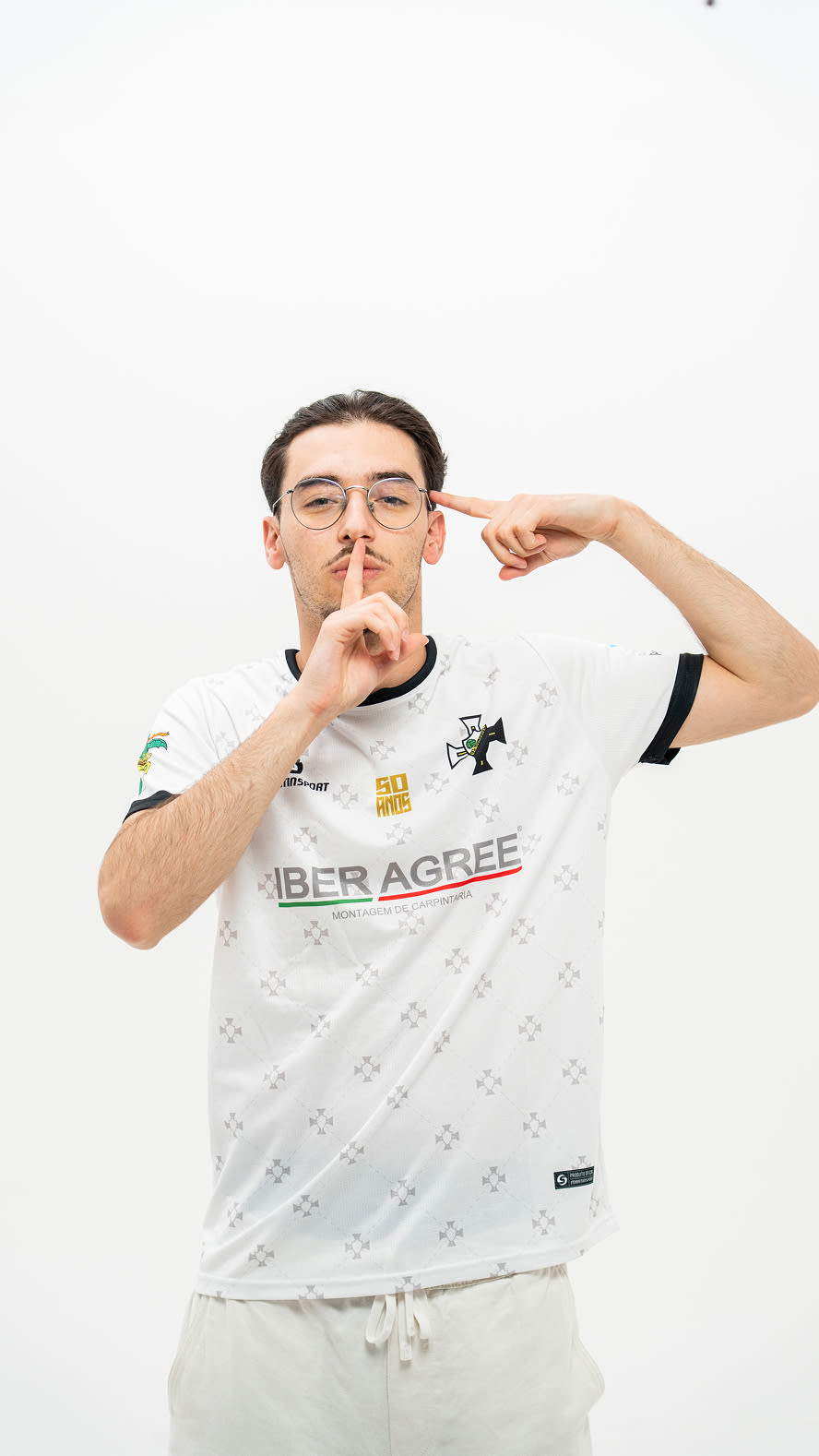 Retrato profissional em estúdio de jogador d'Os Romanos