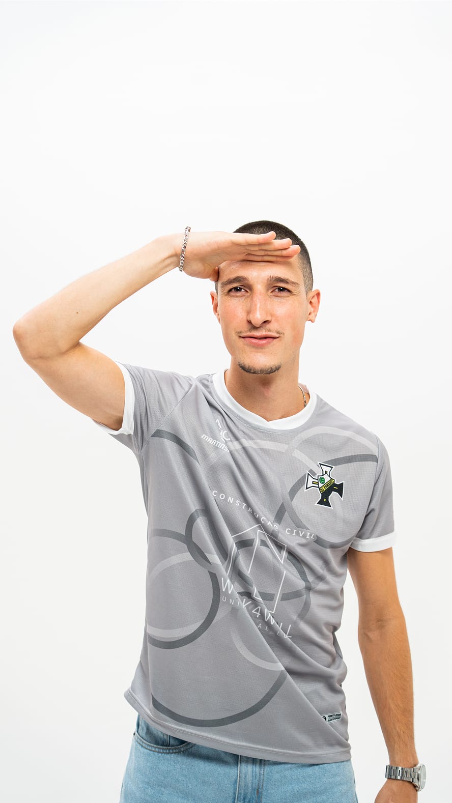 Retrato profissional em estúdio de jogador d'Os Romanos