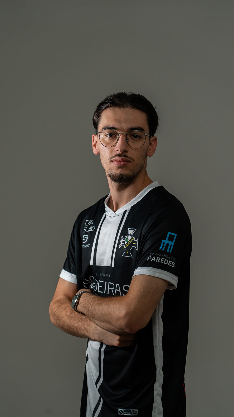 Retrato profissional em estúdio de jogador d'Os Romanos