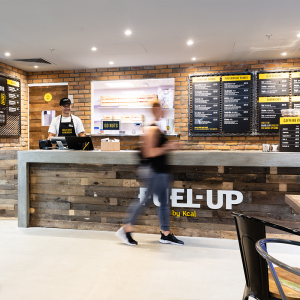 محطة وجبات فيول-آب الصحية في القوز، دبي.