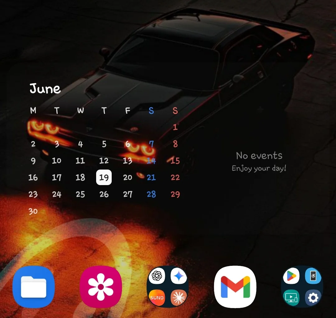 Nova Launcher screenshot showing the awesome calendar widget