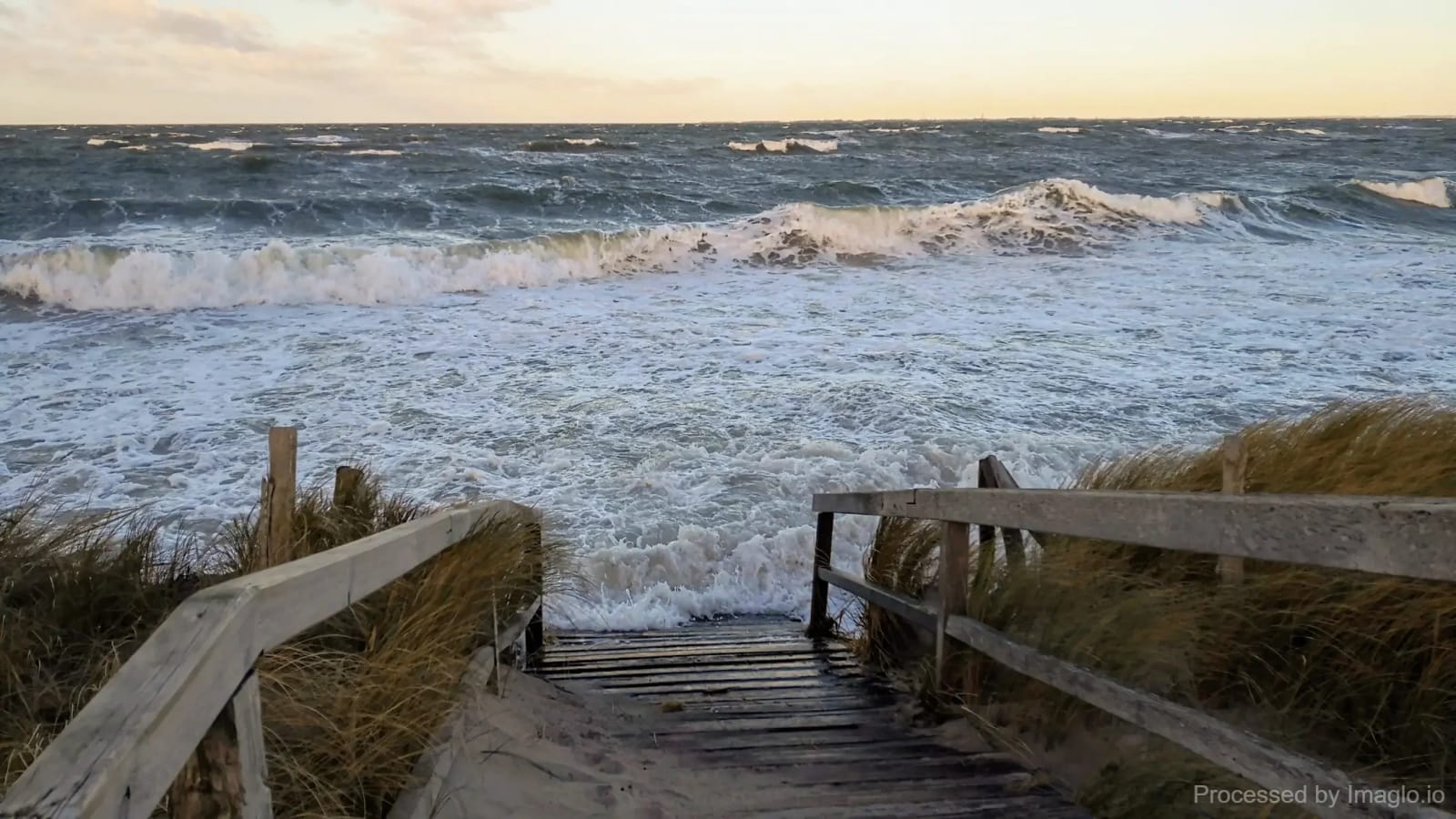 Hochwasser bis an die Dünen
