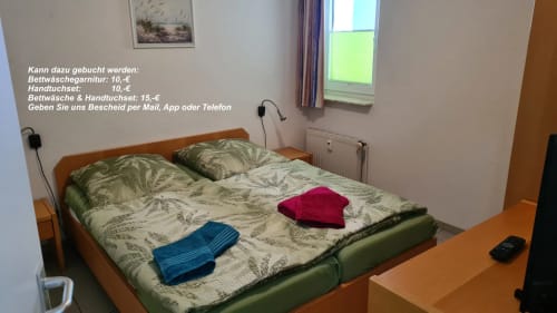 Schlafzimmer mit optionaler Bettwäsche